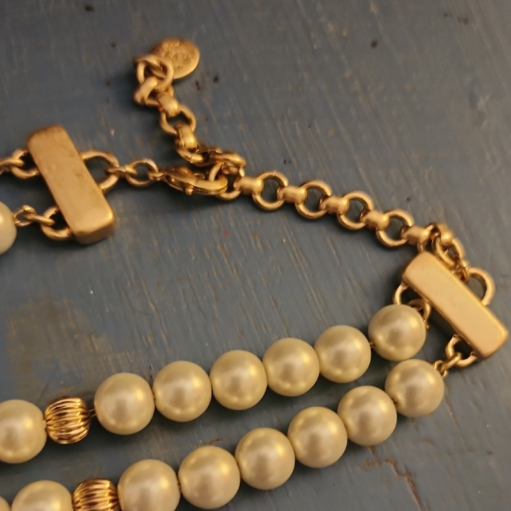 Vintage Classic Pearl and Gold Beaded Necklace - Picture 2 of 4